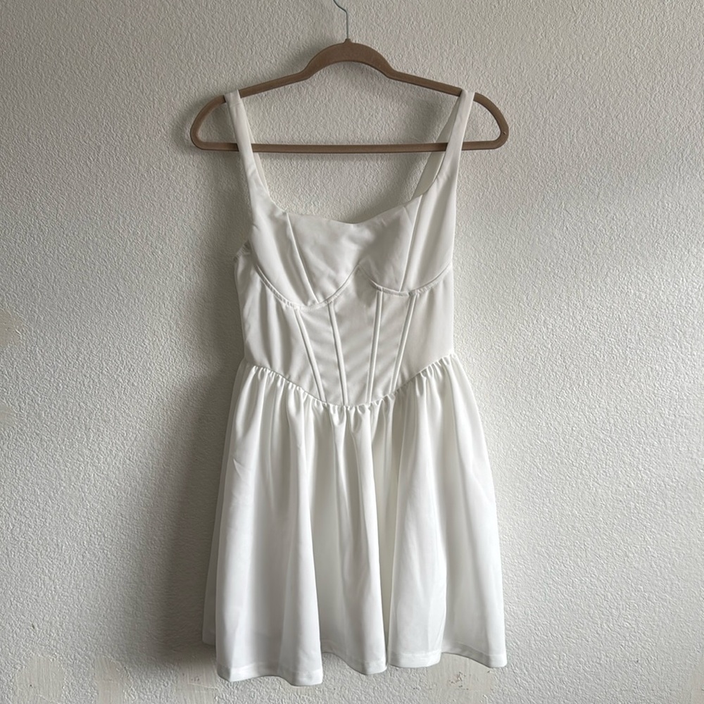 Verdusa dress - white backless with sweetheart neckline
